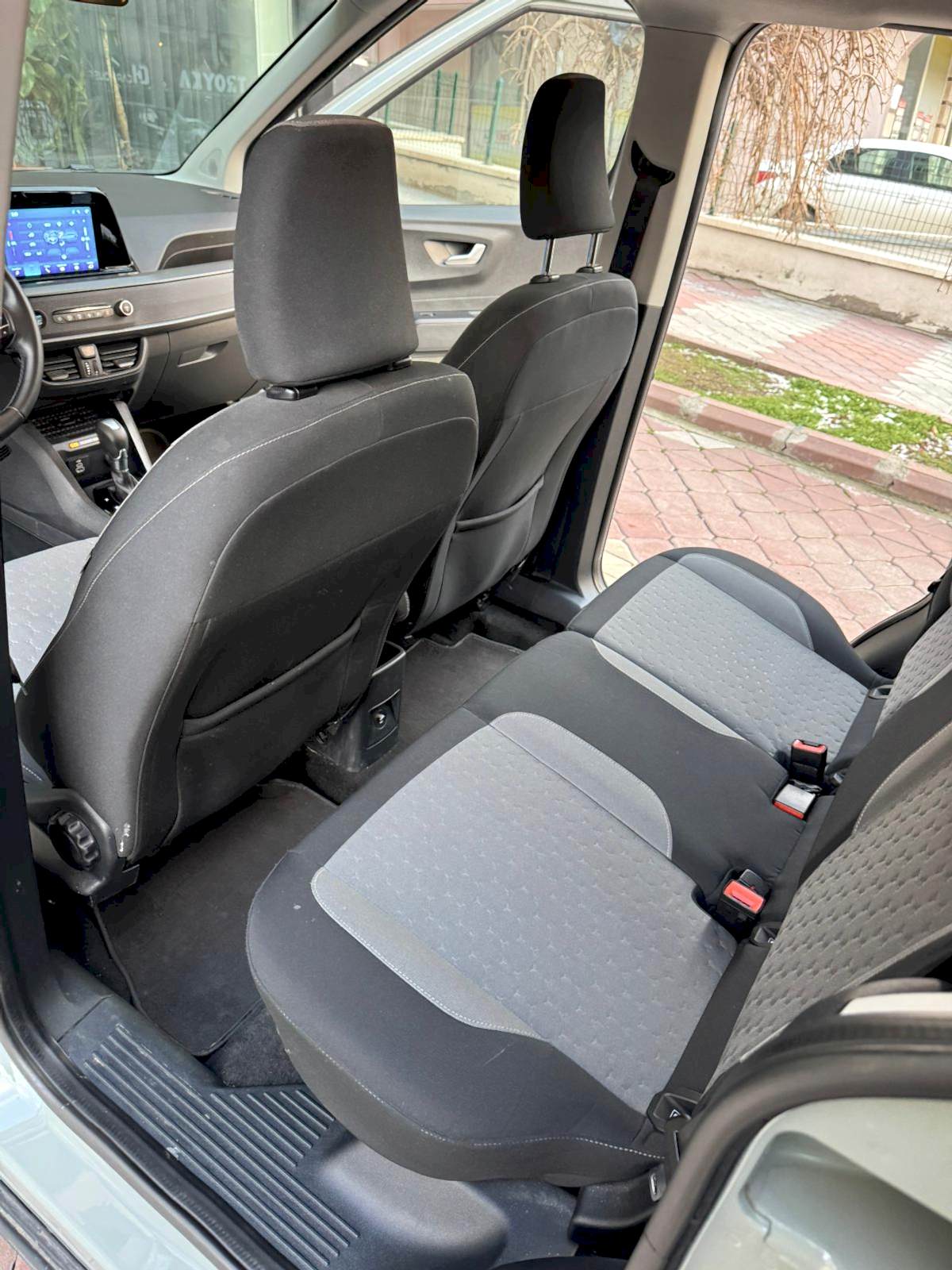 FORD  COURİER BENZİNLİ OTOMATİK - ANKARA ARAÇ KİRALAMA