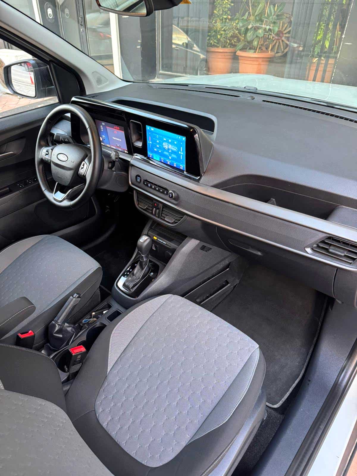 FORD  COURİER BENZİNLİ OTOMATİK - ANKARA ARAÇ KİRALAMA